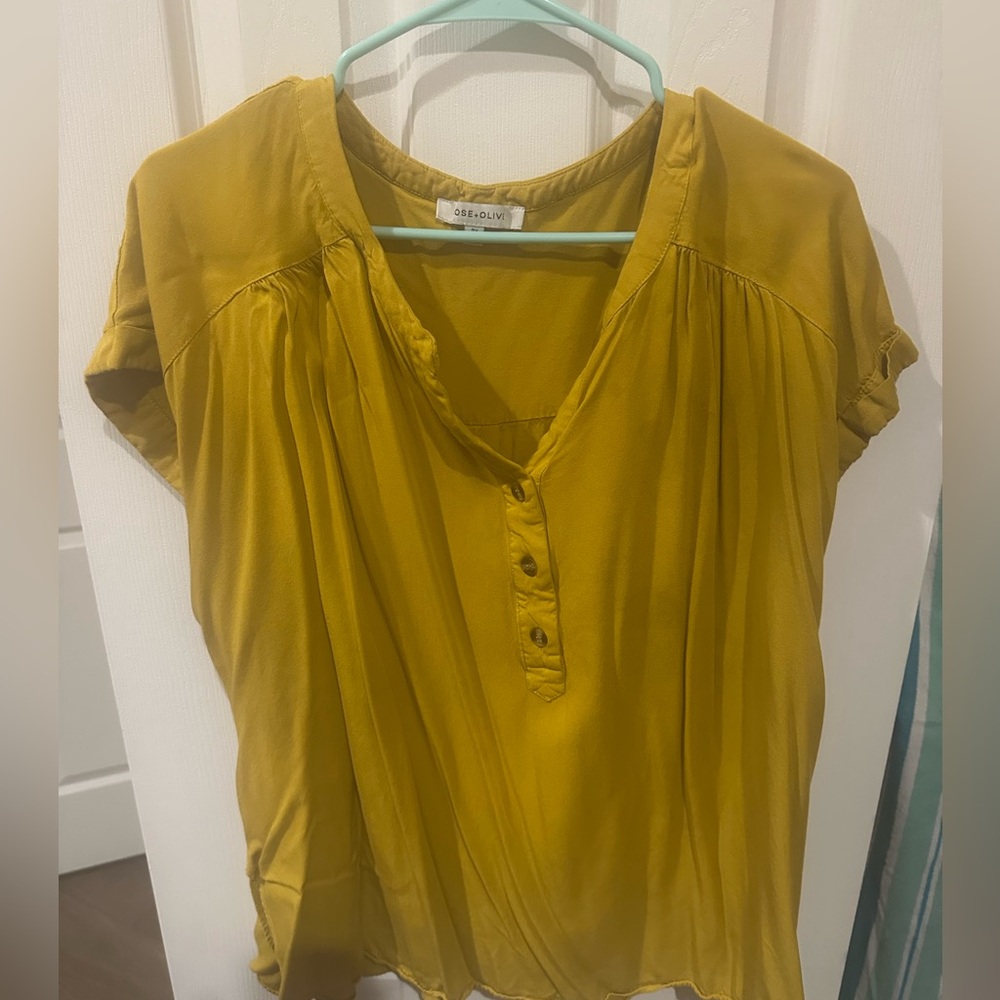 Rose and olive blouse 👚 💛🖤